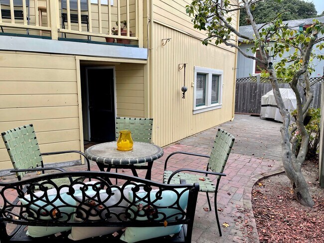 Building Photo - Pacific Grove Historical 3 Bed 2 Bath