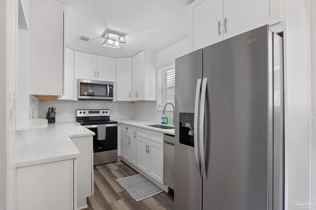 Building Photo - 8 Goodman Ln