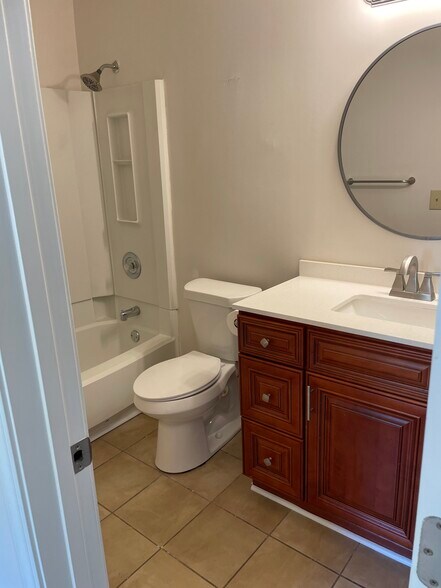 Building Photo - 1029 Windy Oaks Ct SE