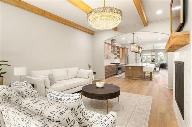 Building Photo - 722 Lakeview Ave NE