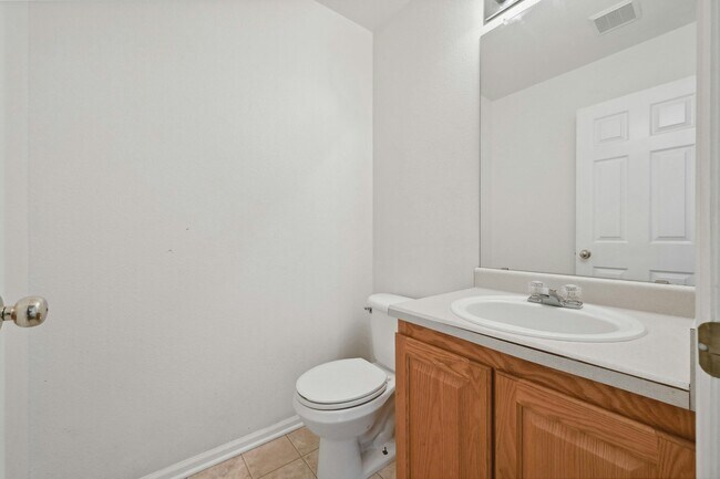 Building Photo - 5633 S Yakima St