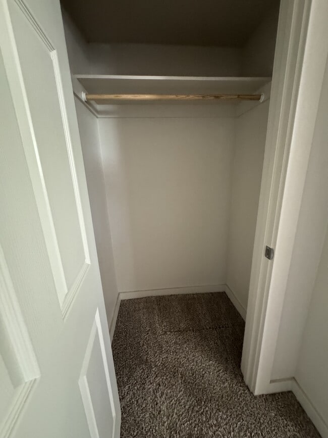 Building Photo - 1285 E 4th N