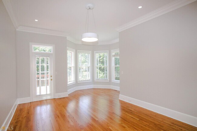 Building Photo - 1660 Briergate Dr