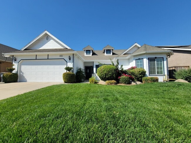 Building Photo - 5038 W Lark Ave