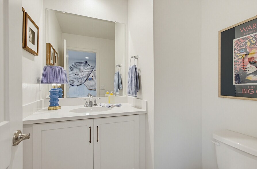 Building Photo - 2528 Delphinium Ln