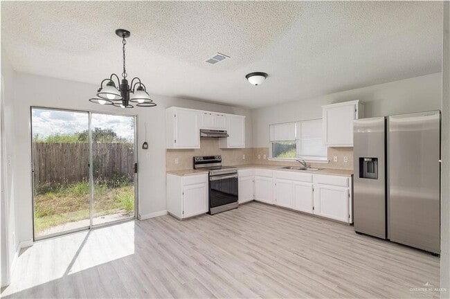 Building Photo - 3425 Ozark Ave