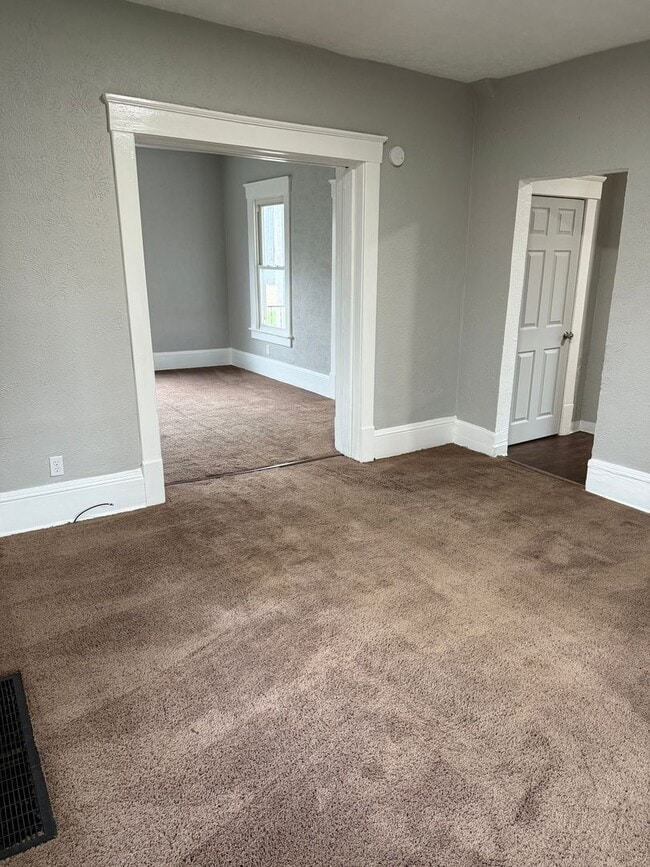 Building Photo - 1801 3rd St SE