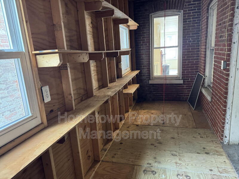 Building Photo - 1109 E Philadelphia St