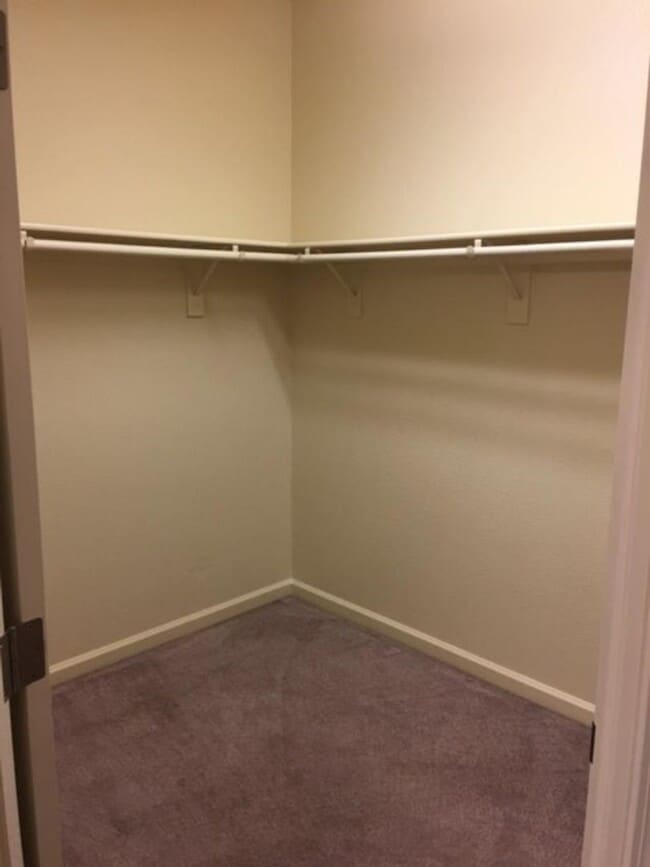 Building Photo - 3 bedroom 2 bath