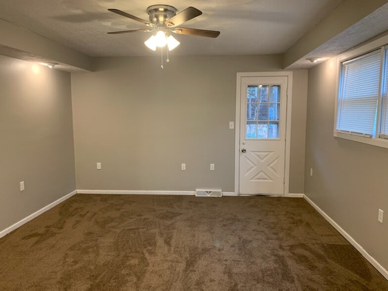 Building Photo - 816 Cody Ct NW