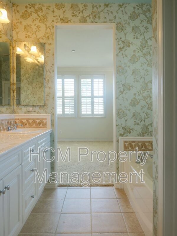 Building Photo - 2736 Cabrillo Ave