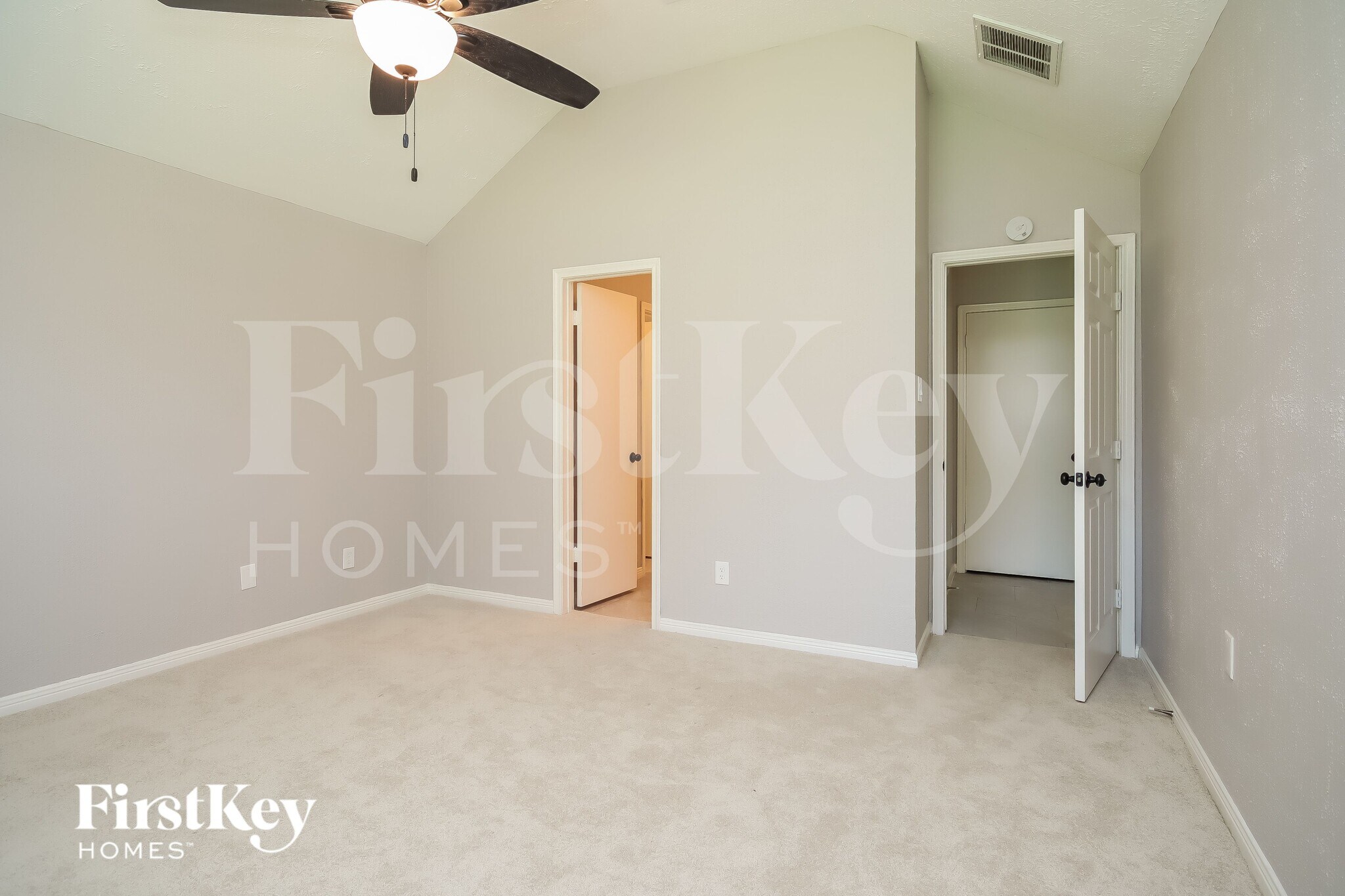 Building Photo - 10846 E Linwood Dr