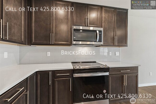 Building Photo - 9502 18th Ave W