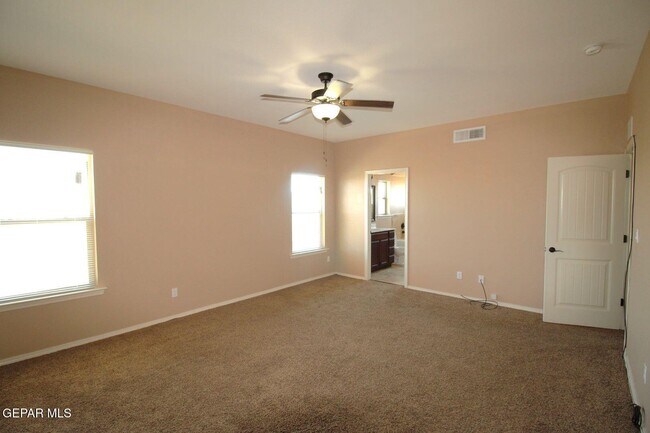 Building Photo - 3900 Loma Cortez Dr