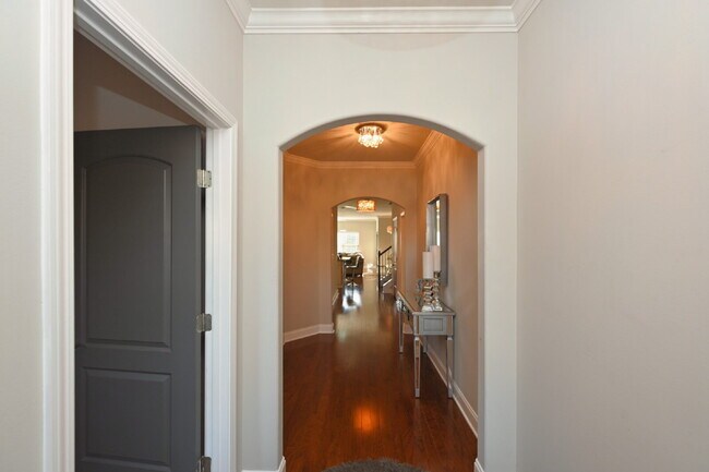 Building Photo - Resort Living at its finest in Foxland Harbor, Gallatin's premier golf and lake community!