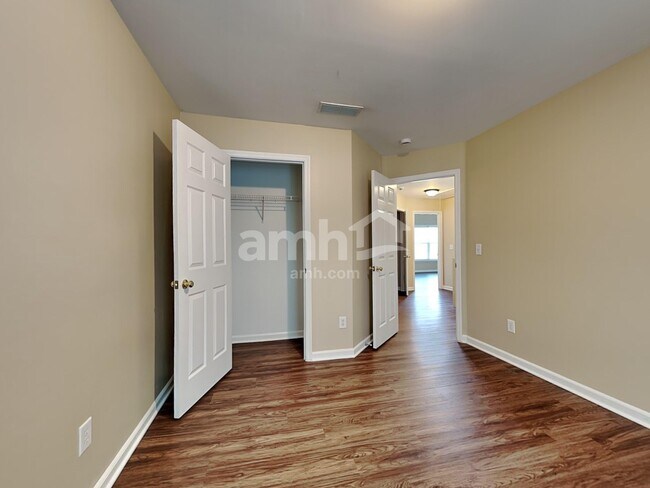 Building Photo - 1536 Cardinal Ln