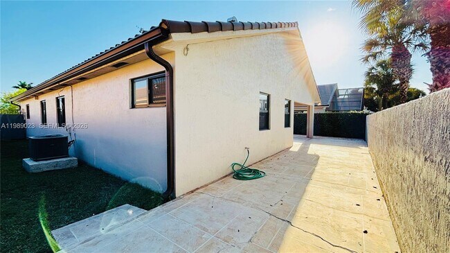 Building Photo - 16605 SW 90th St