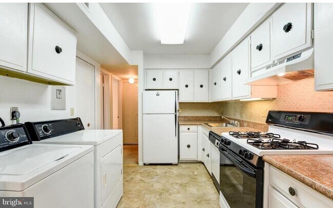 Building Photo - 2114 Bonnywood Ln