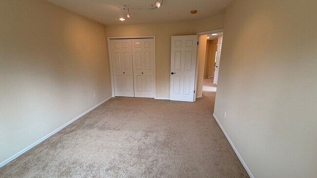 Building Photo - Beautiful Upgraded 4 Bedroom 2.75 Bath Home in Sammamish