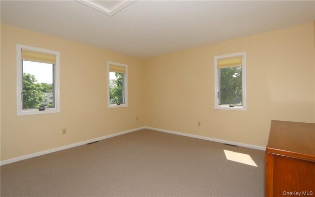 Building Photo - 218 Stoneway Ln