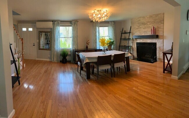 Building Photo - 31 Hunnewell St