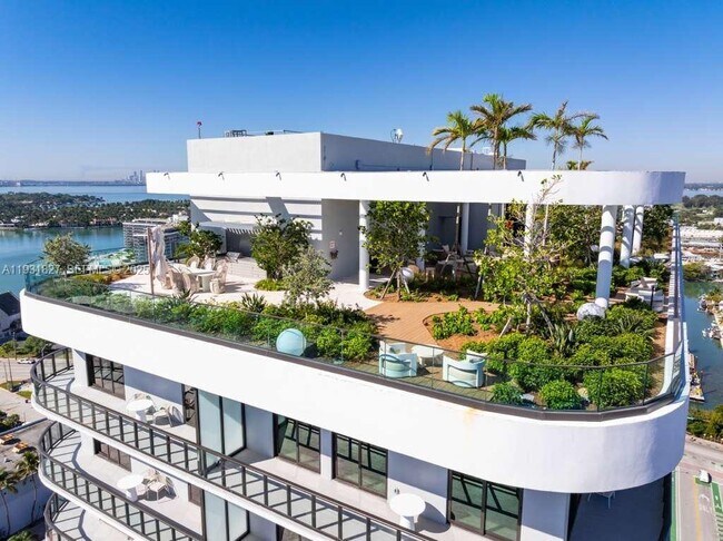 Building Photo - 580 72nd St