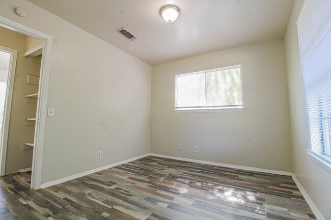 Building Photo - 5822 Branch Valley Dr