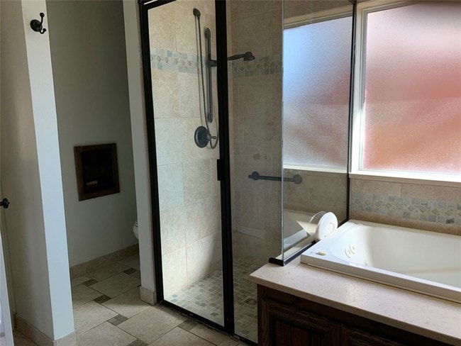 Building Photo - 601 Hidden Oak Ct