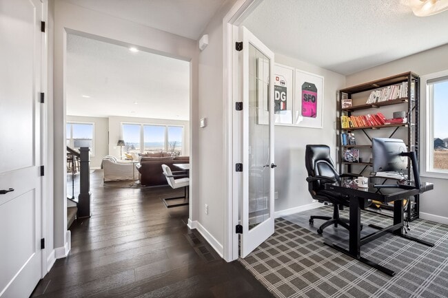 Building Photo - 2275 Lakeshore Point Dr N E