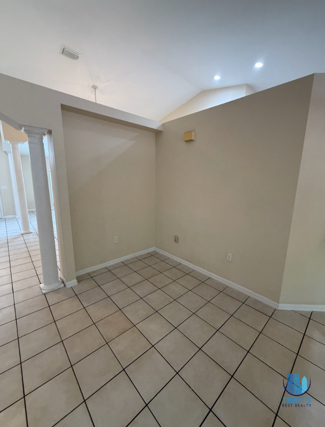Building Photo - Beautiful 4 Bedrooms 2 Bathrooms Home for ...