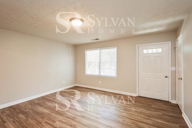 Building Photo - Cute, cozy and comfortable