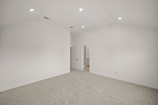 Building Photo - 2207 Diagonal Ln