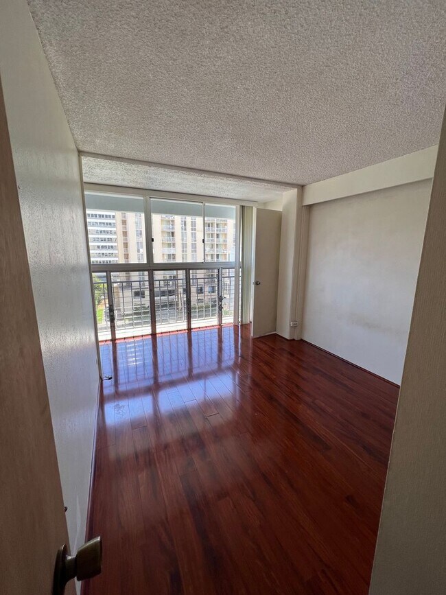 Building Photo - A/C. Two Parking Stalls. Swimming Pool. Pet Friendly. (RRLLC)