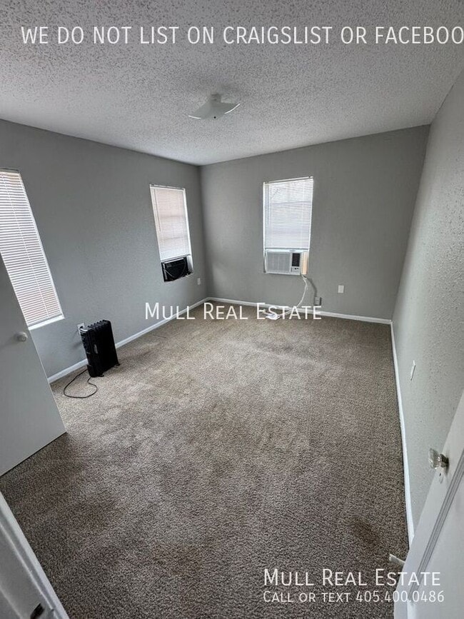 Building Photo - 825 NE 24th St