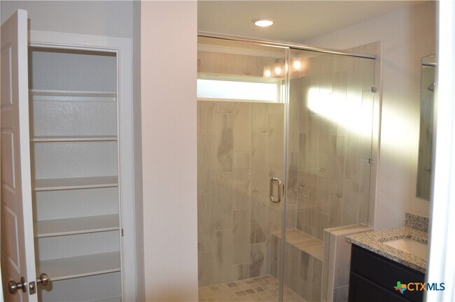 Building Photo - 1911 Meridian Lp