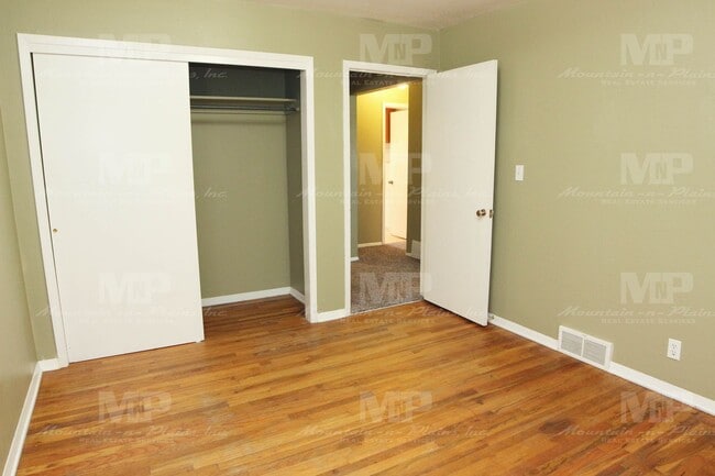 Building Photo - 1024 N Taft Hill Rd