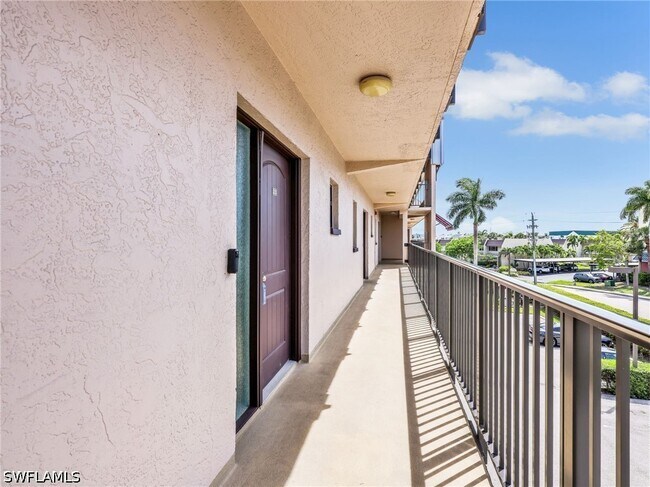 Building Photo - 801 River Point Dr