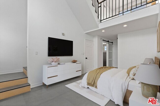 Building Photo - 3854 Beethoven St