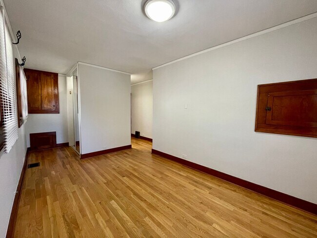 Building Photo - $0 DEPOSIT OPTION, NEW PAINT, TRADITIONAL BRICK HOME, WALKING DISTANCE TO DU!! LARGE BACKYARD, DE...
