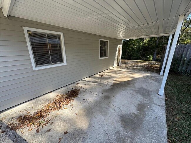 Building Photo - 303 Evergreen Hill