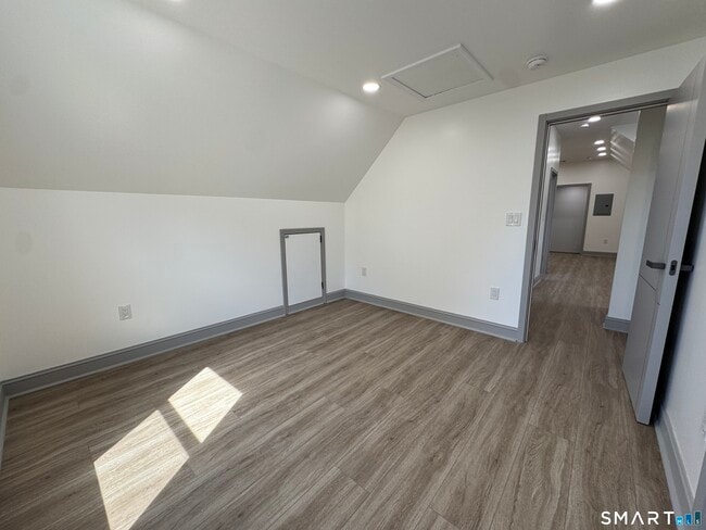Building Photo - 128 Jewett St