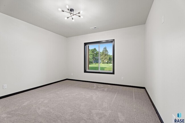 Building Photo - 1107 S Foss Ave