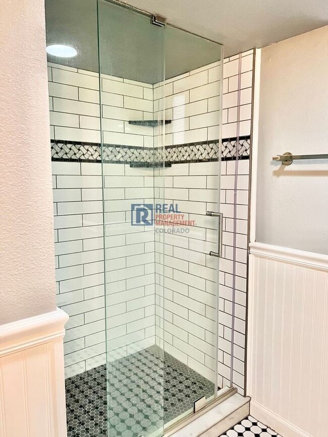 Building Photo - 594 S Ogden St