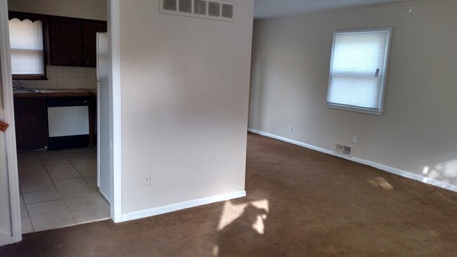 Building Photo - 10202 Beacon Ave