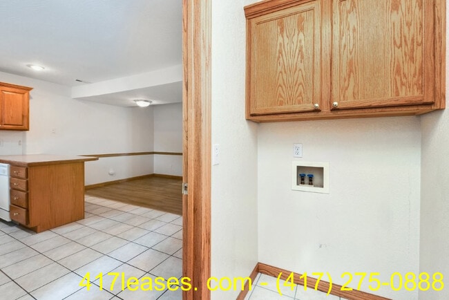 Building Photo - 1257 E Lakewood St