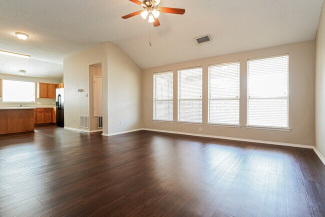 Building Photo - 1415 Heather Ridge Dr