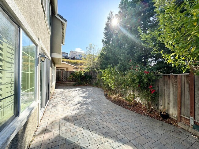 Building Photo - Perfect Shape Single Family Home in Dublin Hills