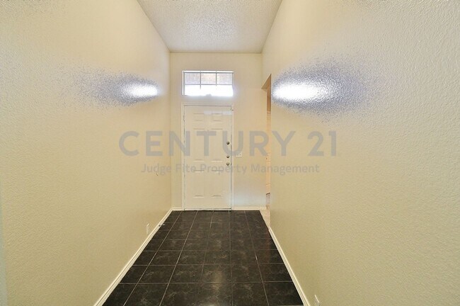 Building Photo - Charming 3/2/2 in High Pointe For Rent!