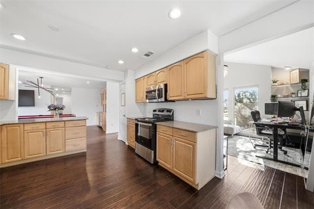 Building Photo - 3313 Overland Dr