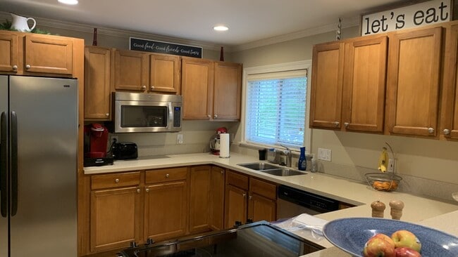 Building Photo - 3744 Ashworth Dr